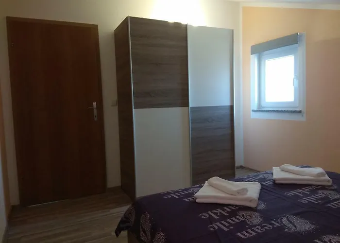 Lorber House Stinjan * 풀라