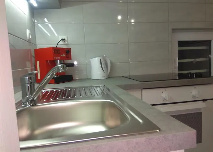 Lorber House Stinjan